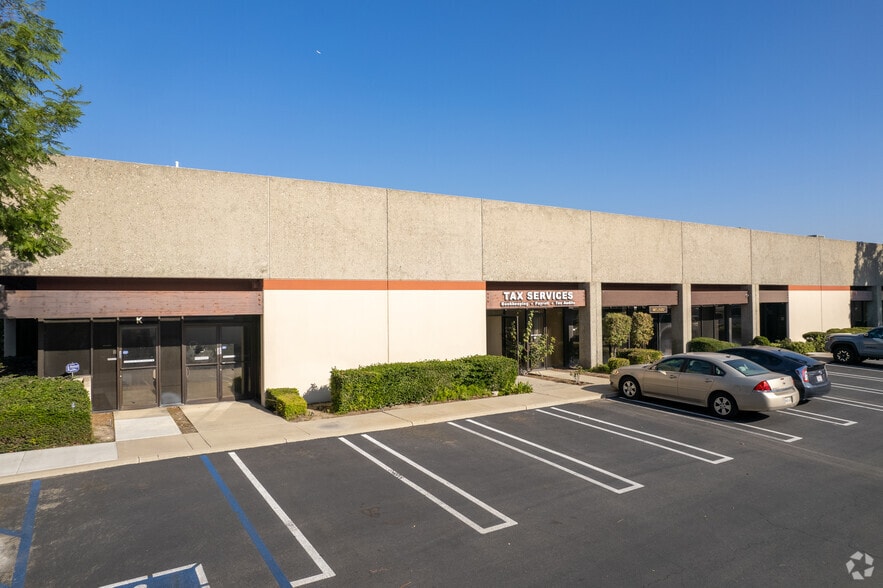More Photos Of 1240 N Jefferson St, Anaheim Warehouse For Sale