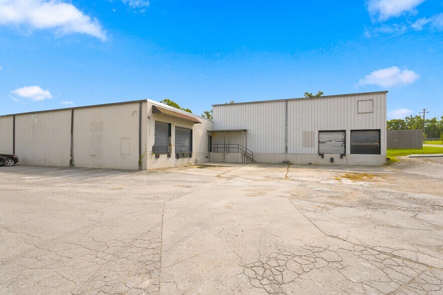 More Photos Of 6115 Robertson Ave, Nashville Warehouse For Lease