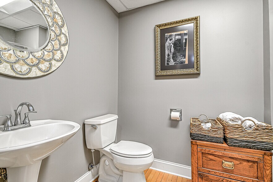 More Photos Of 220 Broad St, Kingsport Flex For Sale