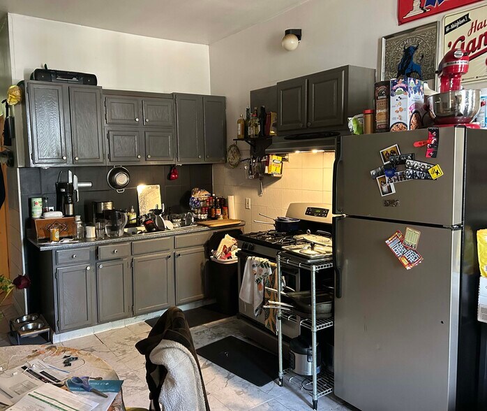 More Photos Of 2620 W Evergreen Ave, Chicago Apartments For Sale