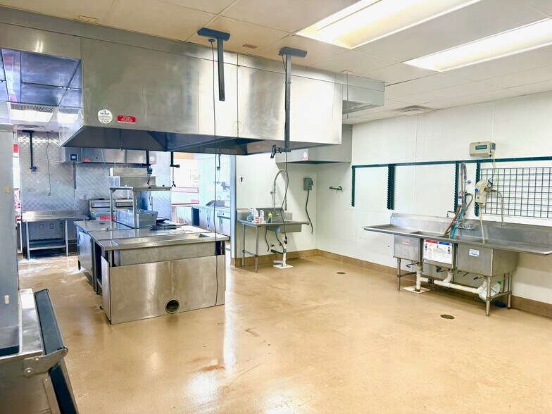 More Photos Of 500 N Giant City Rd, Carbondale Fast Food For Sale