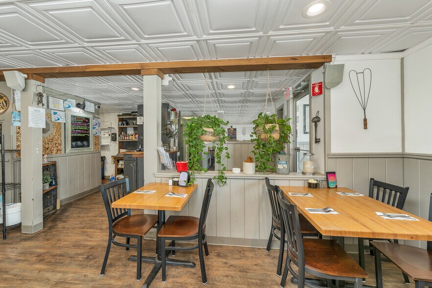 More Photos Of 40 Main St, Goffstown Restaurant For Sale