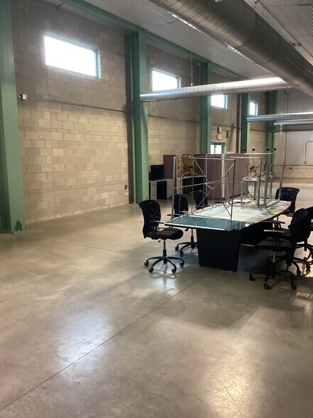 More Photos Of 360 E State Line Rd, Toledo Light Manufacturing For Lease