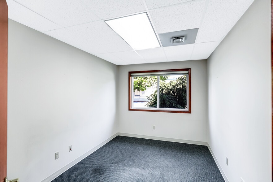 More Photos Of 9629 N Colfax Rd, Spokane Office For Sale