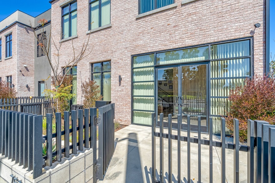 More Photos Of 752 W 19th St, Costa Mesa Loft Creative Space For Sale