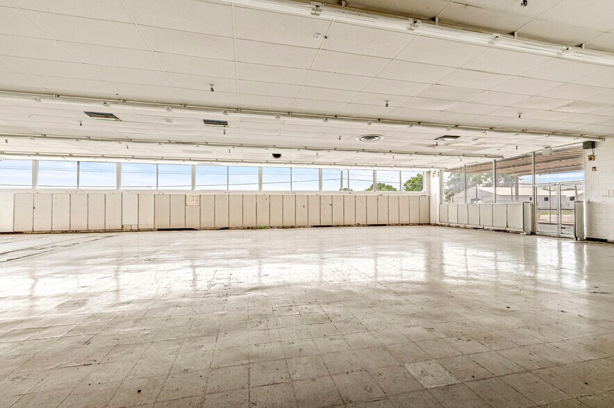 More Photos Of 1519 IN-37, Elwood Storefront Retail Office For Lease