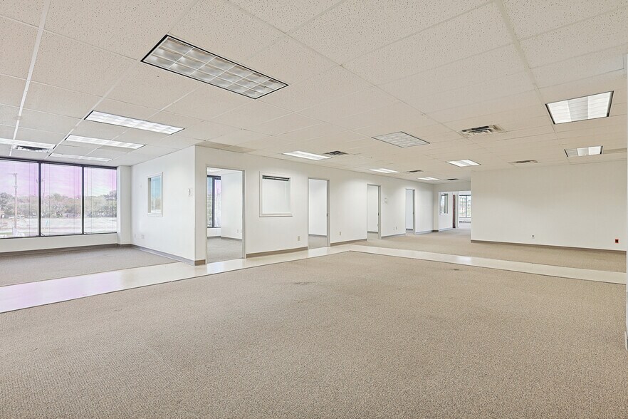 More Photos Of 2821 Lackland Rd, Fort Worth Office For Sale