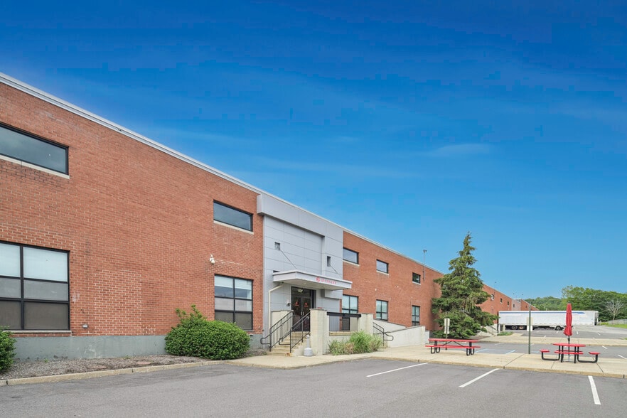 More Photos Of 301 Island Rd, Mahwah Warehouse For Lease