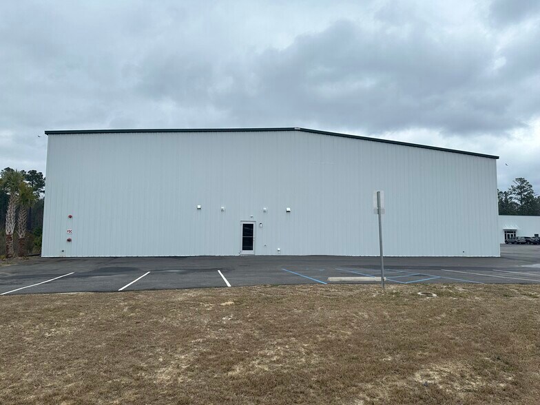 More Photos Of 138 Strathmore Rd, Summerville Distribution For Lease