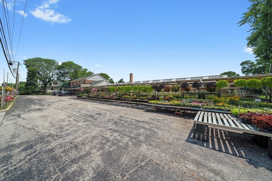 More Photos Of 7117 S Roberts Rd, Bridgeview Garden Center For Sale