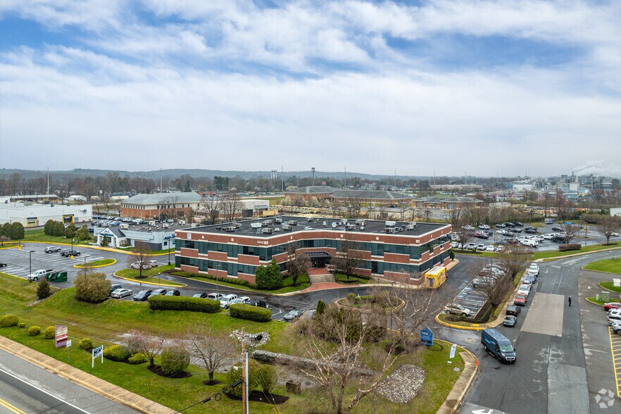 More Photos Of 1352 Marrows Rd, Newark Office For Lease