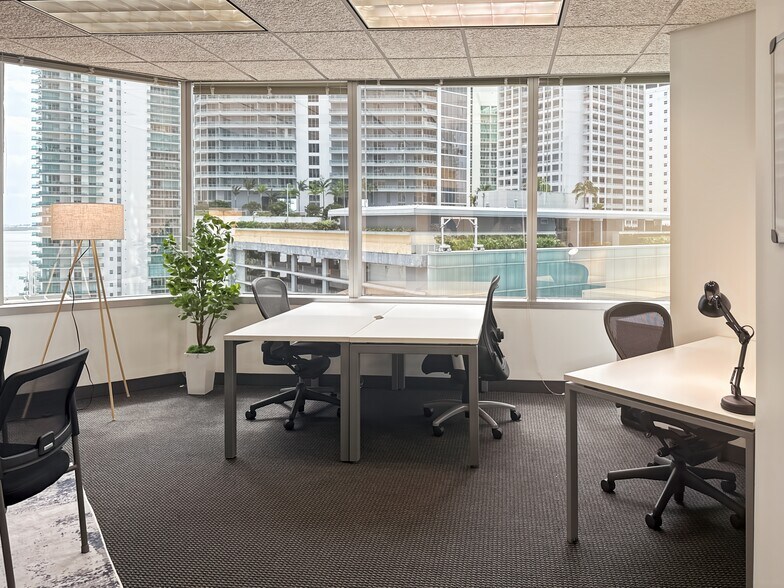 More Photos Of 1221 Brickell Ave, Miami Coworking Space