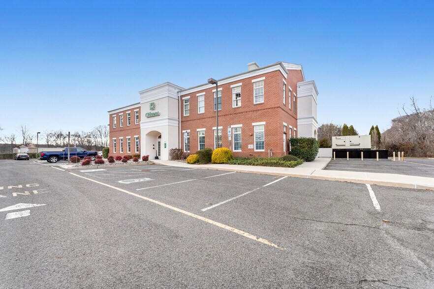 More Photos Of 130 N County Line Rd, Jackson Bank For Lease