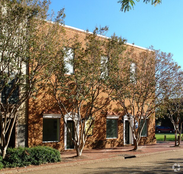 More Photos Of 10-14 W Queens Way, Hampton Office For Lease