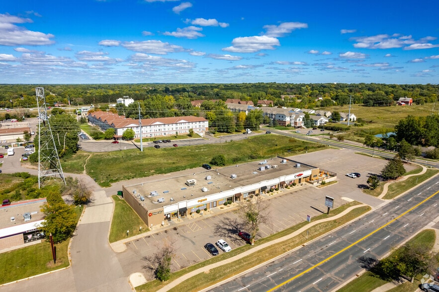 More Photos Of 2015-2029 Woodlynn Ave, Maplewood Freestanding For Lease