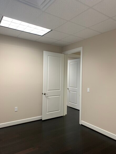 More Photos Of 440 Cobia Dr, Katy Unknown For Lease
