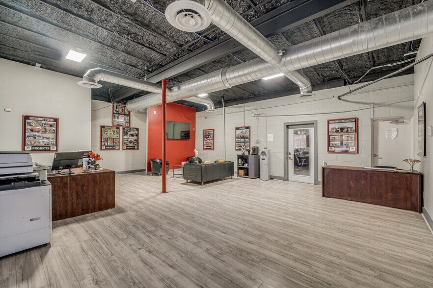 More Photos Of 2616 SW Loop 410, San Antonio Showroom For Sale