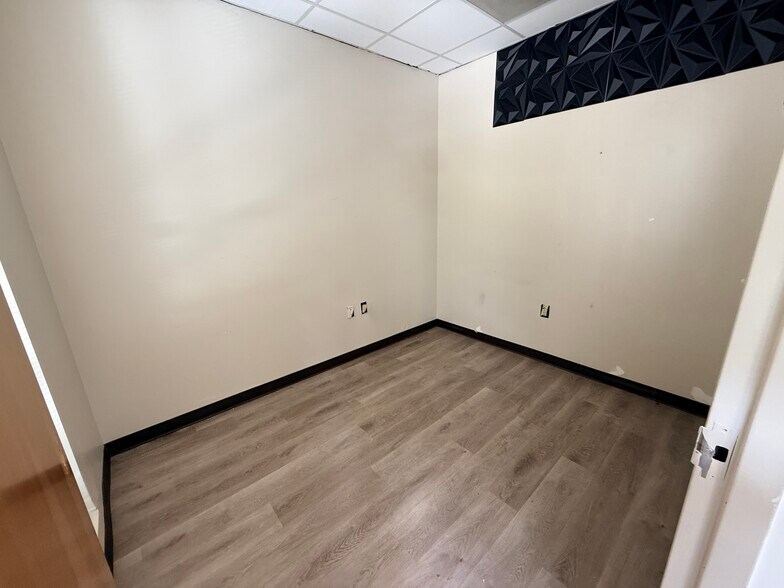 More Photos Of 4810 Hope Valley Rd, Durham Storefront For Lease