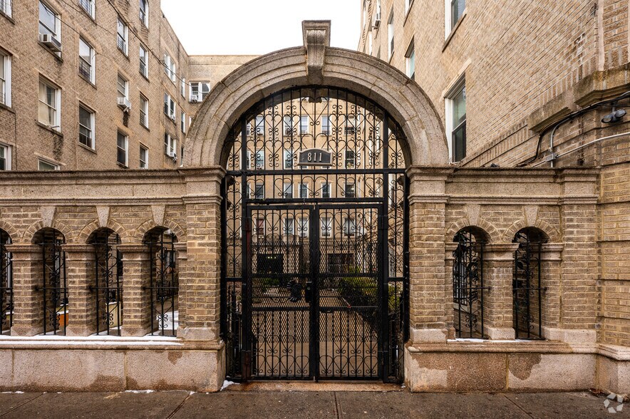 More Photos Of 811 Walton Ave, Bronx Apartments For Lease