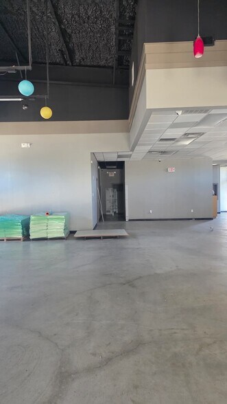 More Photos Of 1713 Park Pl, College Station General Retail For Lease