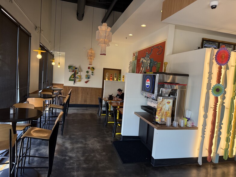 More Photos Of 40 El Camino, Fresno Storefront For Lease