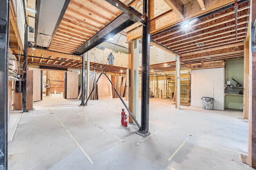 More Photos Of 611 2nd Ave, Longmont Showroom For Sale