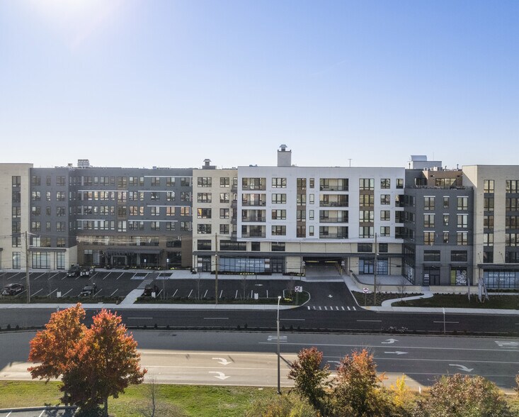 More Photos Of 120 Commerce Way, Woburn Apartments For Lease