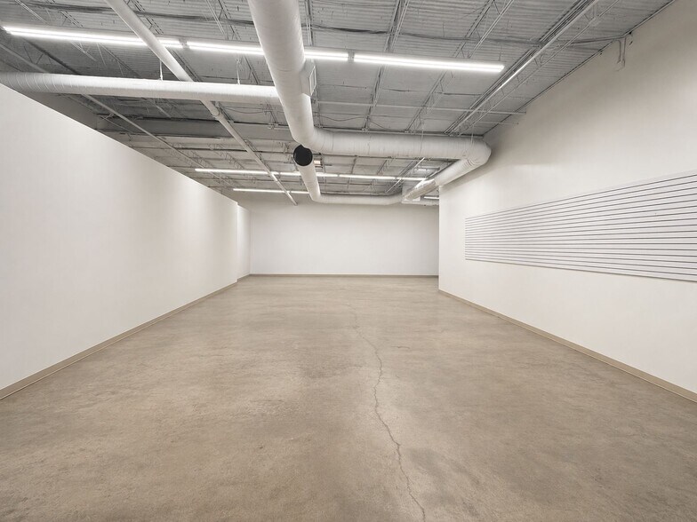More Photos Of 11414 Reeder Rd, Dallas Flex For Lease