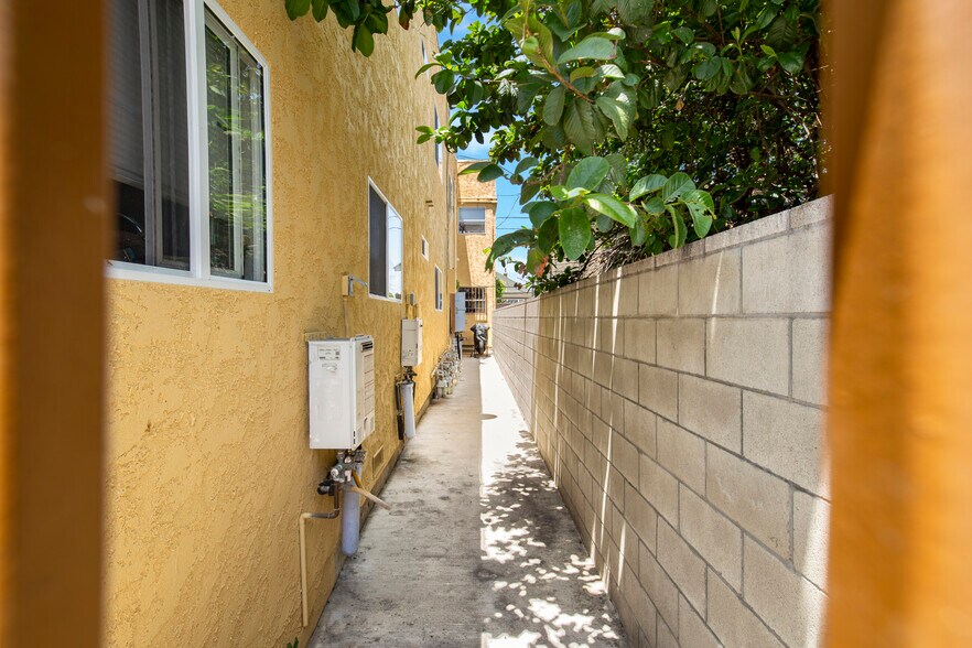 More Photos Of 383 W 14th St, San Pedro Apartments For Sale