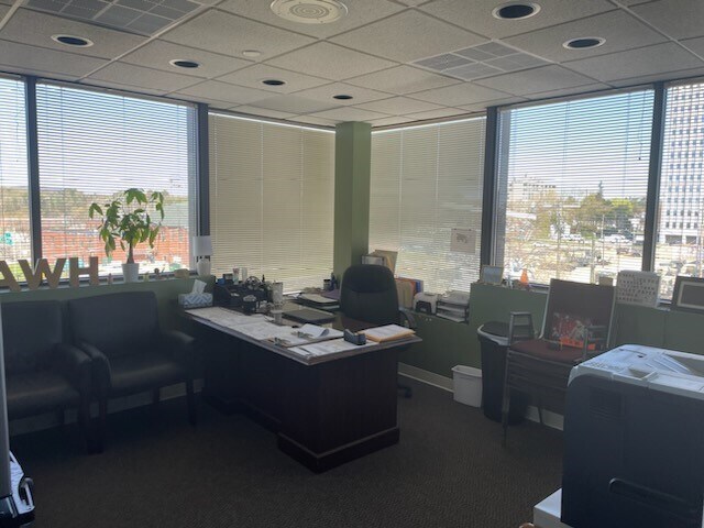 More Photos Of 1650 Elm St, Manchester Medical For Sale