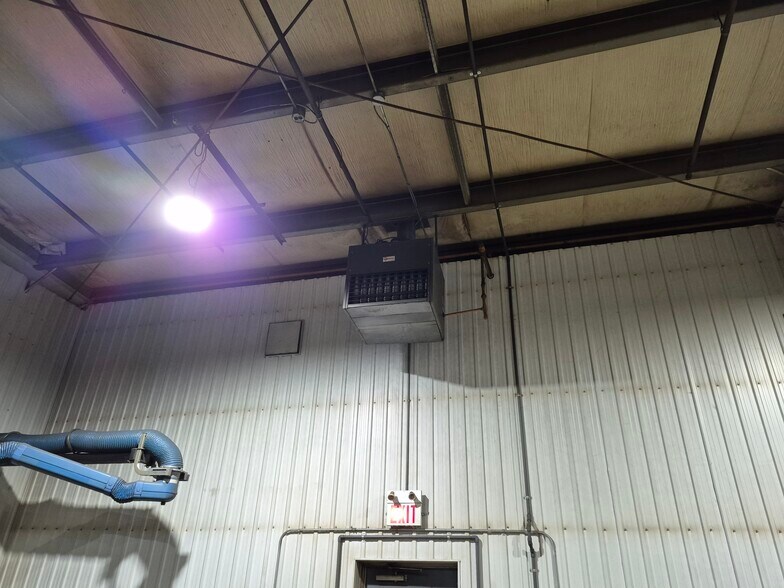 More Photos Of 280 Centre St, Petrolia Manufacturing For Lease