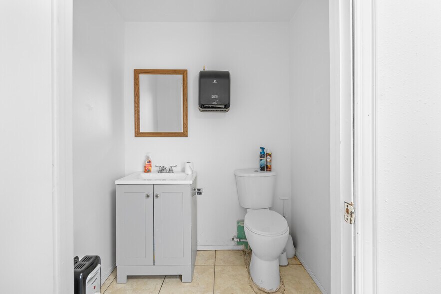 More Photos Of 9772 FM 1696 Rd, Bedias Storefront For Sale