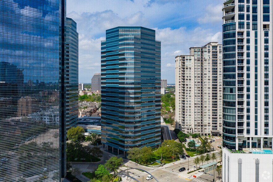 More Photos Of 1300 Post Oak Blvd, Houston Office For Lease