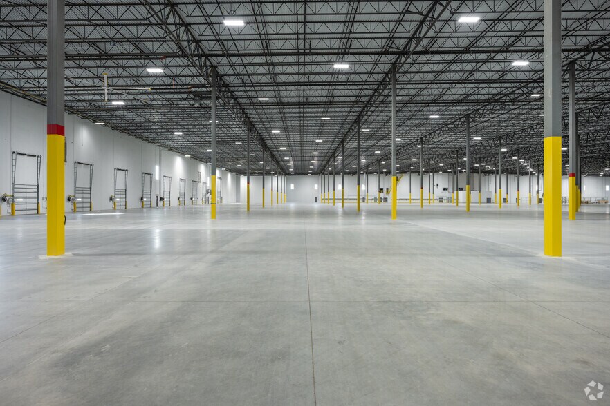 More Photos Of 2004 Moore Duncan Hwy, Moore Manufacturing For Lease