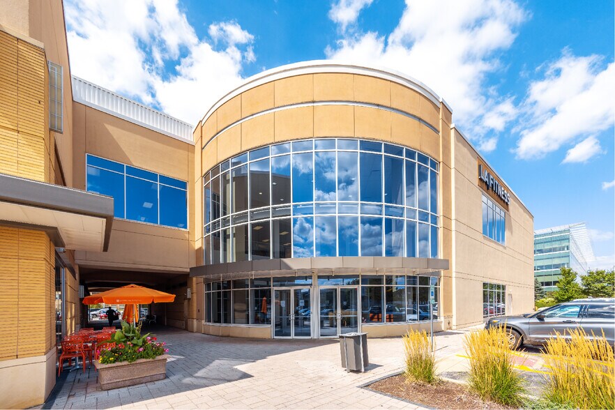 More Photos Of 2030 York Rd, Oak Brook Health Club For Lease