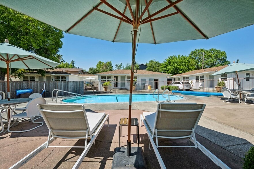 More Photos Of 1623 Lake St, Calistoga Hotel For Sale