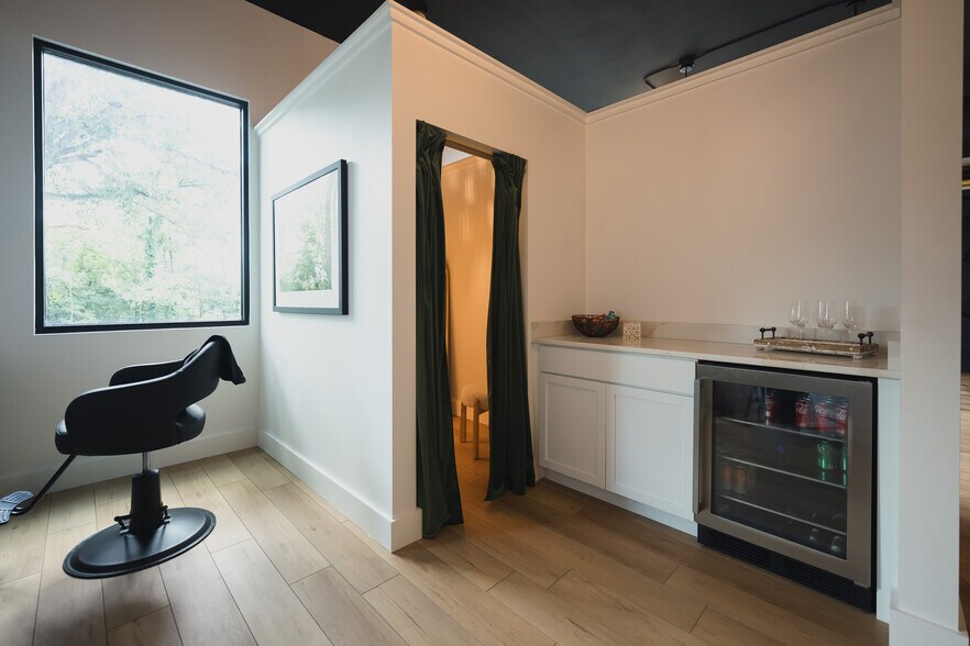 More Photos Of 4430 W Jonathan Moore Pike, Columbus Office Residential For Lease