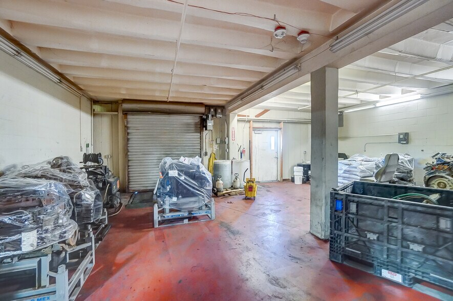 More Photos Of 2025 E 4th St, Lima Light Manufacturing For Lease