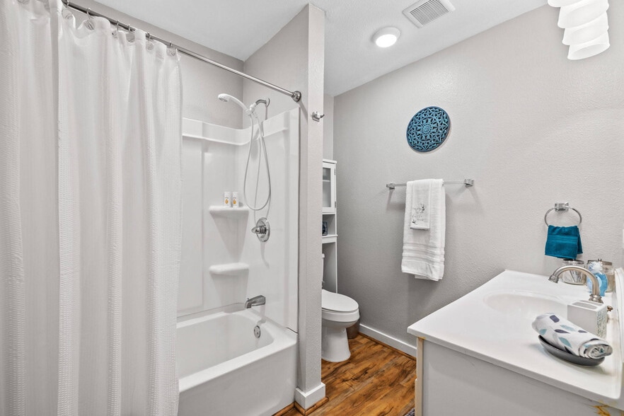 More Photos Of 404 W 3rd St, League City Manufactured Housing Mobile Home Park For Sale