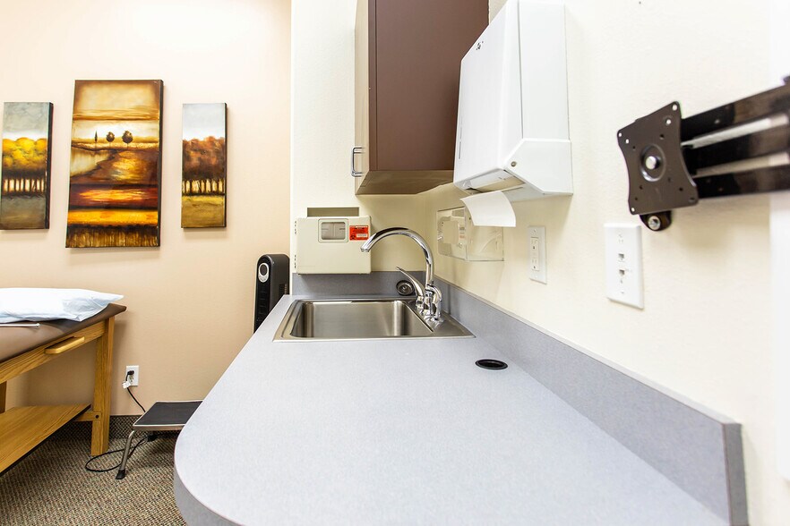 More Photos Of 1263 Bennett Ave, Burley Medical For Sale