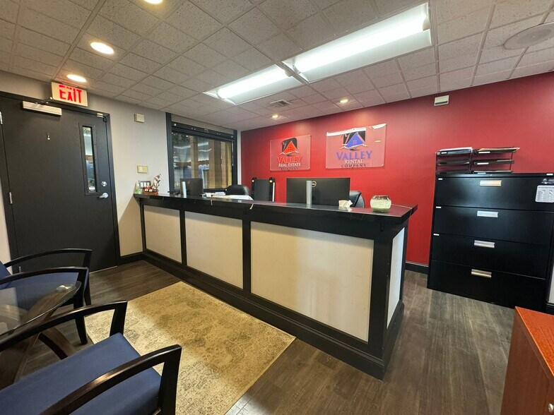 More Photos Of 190 Russell St, Hadley Medical For Lease