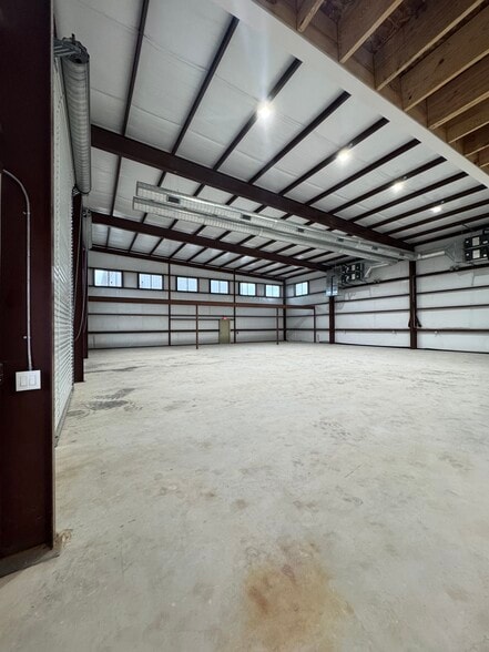 More Photos Of 10020 Darden Hill Rd, Austin Light Distribution For Sale