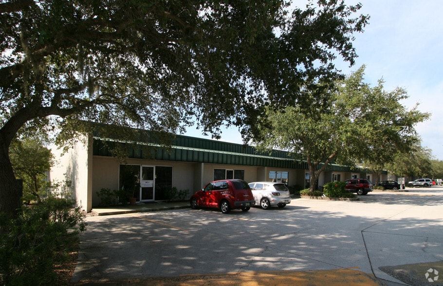More Photos Of 1743 Independence Blvd, Sarasota Light Distribution For Lease