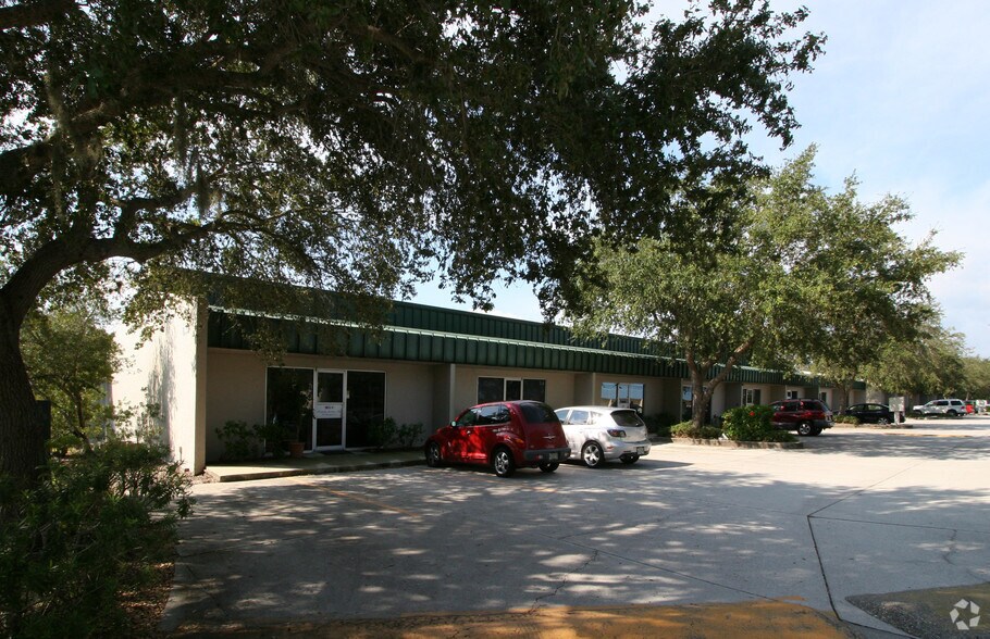 More Photos Of 1743 Independence Blvd, Sarasota Light Distribution For Lease