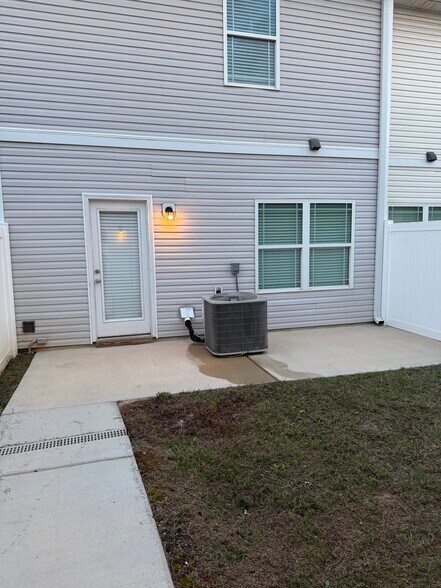 More Photos Of 422 Falls Pt SW, Madison Flex For Sale