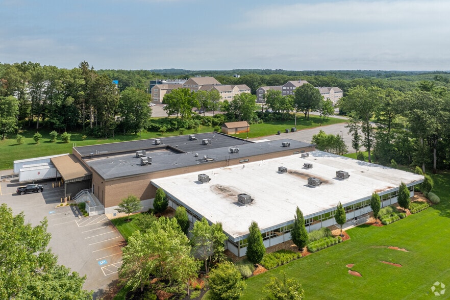 More Photos Of 32 Dunham Rd, Beverly Warehouse For Lease