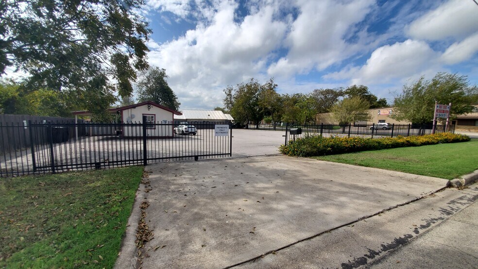 More Photos Of 1001 S 1st St, Temple Auto Dealership For Sale