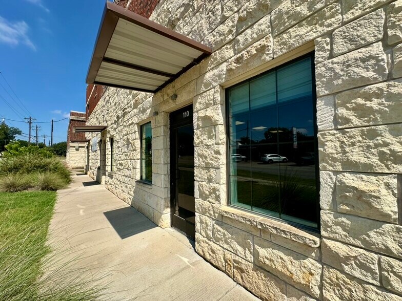 More Photos Of 605-701 E University Ave, Georgetown Storefront Retail Office For Sale