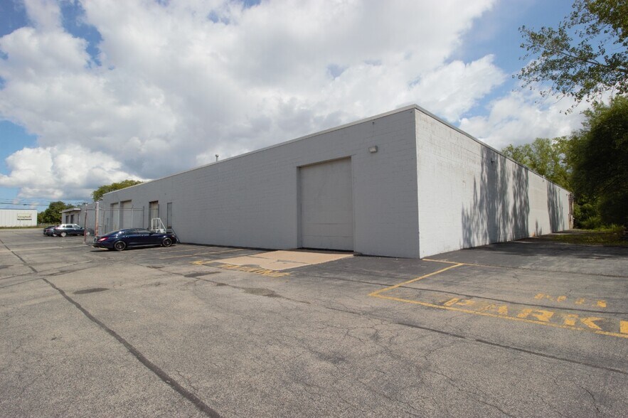 More Photos Of 2025 Brighton Henrietta Town Line Rd, Rochester Manufacturing For Lease