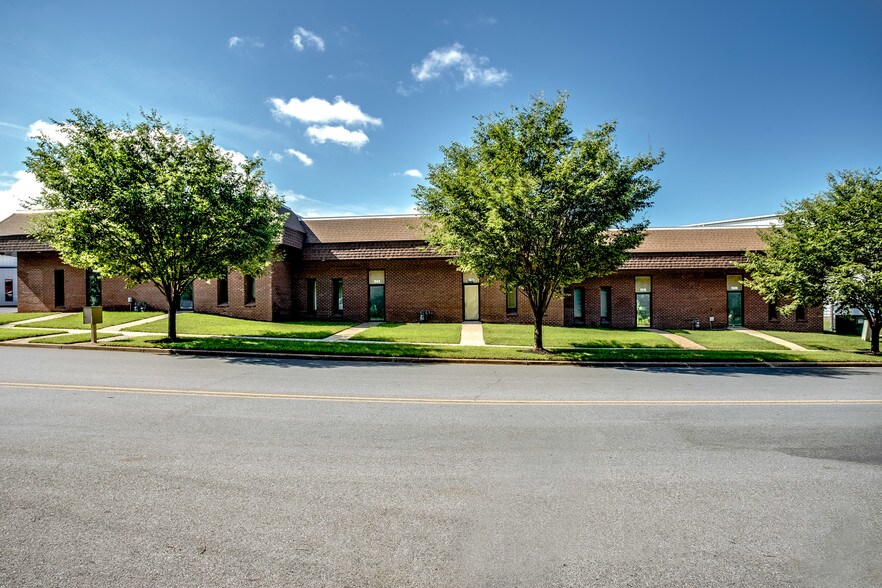 More Photos Of 7660-7680 Airpark Rd, Gaithersburg Light Distribution For Lease